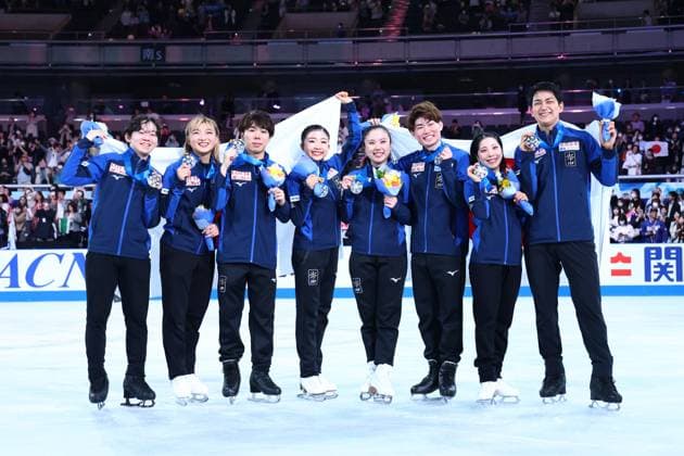 Japan team group, Mannschaftsbild, Totale APRIL 19, 2025 - Figure skating, Eiskunstlauf : ISU World Team Trophy in Figure Skating 2025 Award ceremony at Tokyo Metropolitan Gymnasium in Tokyo, Japan.  (288094343)