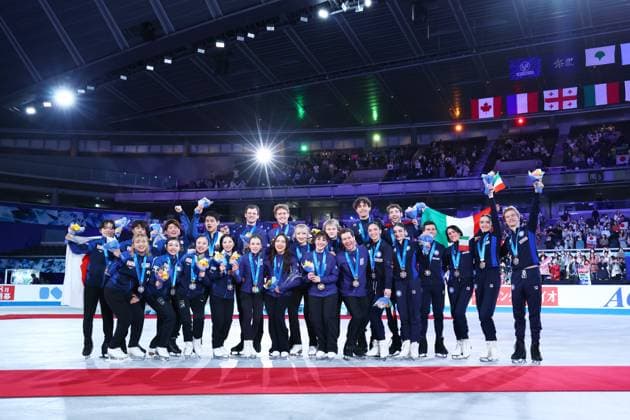 Japan team group, Mannschaftsbild, Totale United States team group (USA), Italy team group (ITA), APRIL 19, 2025 - Figure skating, Eiskunstlauf : ISU World Team Trophy in Figure Skating 2025 Award ceremony at Tokyo Metropolitan Gymnasium in Tokyo, Japan.  (288094350)