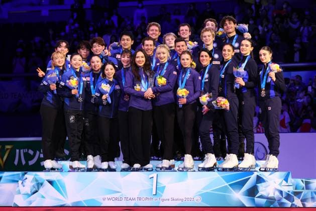 Japan team group, Mannschaftsbild, Totale United States team group (USA), Italy team group (ITA), APRIL 19, 2025 - Figure skating, Eiskunstlauf : ISU World Team Trophy in Figure Skating 2025 Award ceremony at Tokyo Metropolitan Gymnasium in Tokyo, Japan.  (288112969)