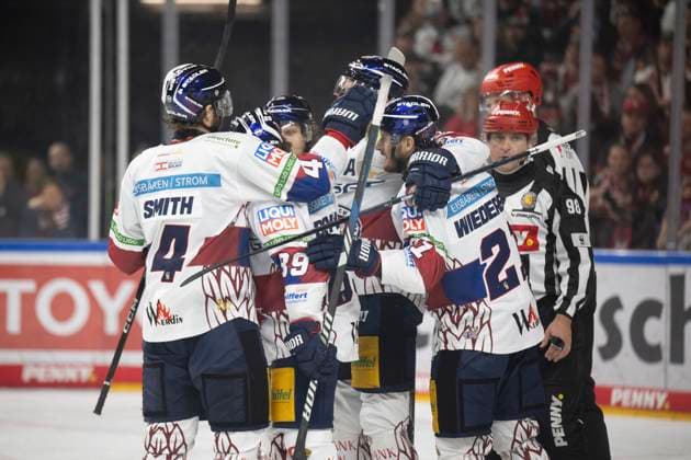 PENNY DEL 1 Playoff Final Kölner Haie Eisbären Berlin Cologne, 23 04 2025 Adam Smith Eisbären Berlin, 4 Manuel Wiederer Eisbären Berlin, 21 Zach Boychuk Eisbären Berlin, 89 PENNY DEL 1 Playoff Final Kölner Haie Eisbären Berlin on 23 04 2025 at the Lanxessarena in Cologne Germany Copyright: xBEAUTIFULxSPORTS AndreasxDickx