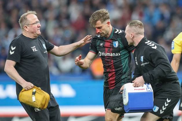 25 04 2025, xtgx, Soccer 2 Bundesliga, Hertha BSC Berlin 1 FC Magdeburg emspor, v l Alexander Nollenberger Magdeburg, 17 is injured on the nose, injury DFL DFB REGULATIONS PROHIBIT ANY USE OF PHOTOGRAPHS as IMAGE SEQUENCES and or QUASI VIDEO Berlin