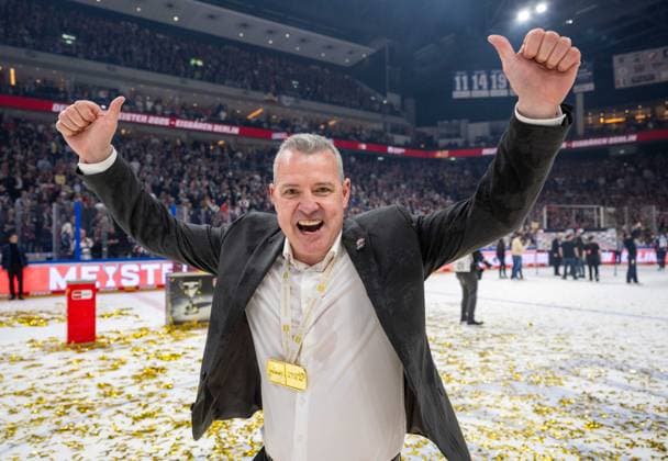 Ice Hockey, Men, Season 2024 2025, Penny DEL Final, Game 5 , Eisbären Berlin Kölner Haie, Eisbären Berlin celebrate winning the German Championship, Coach Serge Aubin Eisbären Berlin with medal, 25 04 2025, Copyright: xMatthiasxKochx