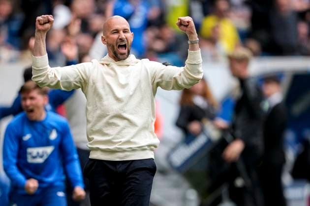 Christian Ilzer coach, head coach, Hoffenheim , cheers about the goal to 2 2, cheer, cheer, goal celebration, celebrate the goal, goal, celebration, cheers about the goal, rejoicing, joy, rejoices, optimistic, positive, game scene, highlight, single image, single photo, action, 26 04 2025, Sinsheim Germany , football, Bundesliga, TSG 1899 Hoffenheim Borussia Dortmund, DFB DFL REGULATIONS PROHIBIT ANY USE OF PHOTOGRAPHS AS IMAGE SEQUENCES AND OR QUASI VIDEO xozx