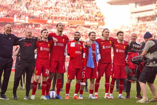 Bilder des Jahres 2025, Sport 04 April Sport Themen der Woche KW17 Sport Bilder des Tages (250428) -- LIVERPOOL, April 28, 2025 -- Liverpool s members celebrate after the English Premier League match between Liverpool FC and Tottenham Hotspur FC in Liverpool, Britain, April 27, 2025. FOR EDITORIAL USE ONLY. NOT FOR SALE FOR MARKETING OR ADVERTISING CAMPAIGNS. NO USE WITH UNAUTHORIZED AUDIO, VIDEO, DATA, FIXTURE LISTS, CLUB LEAGUE LOGOS OR LIVE SERVICES. ONLINE IN-MATCH USE LIMITED TO 45 IMAGES, NO VIDEO EMULATION. NO USE IN BETTING, GAMES OR SINGLE CLUB LEAGUE PLAYER PUBLICATIONS. (SP)BRITAIN-LIVERPOOL-FOOTBALL-FA PREMIER LEAGUE-LIVERPOOL FC VS TOTTENHAM HOTSPUR FC LixYing