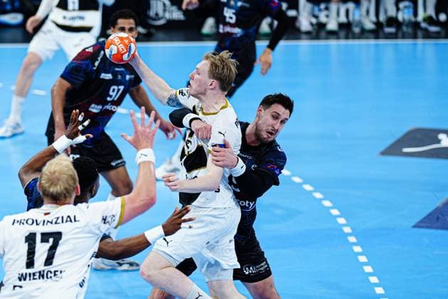 Eric Johansson THW Kiel, 21 , Tomislav Kusan Limoges Handball, 09 GER, THW Kiel vs Limoges Handball, Handball, EHF European League, quarter-finals, second leg, 2024 2025 season, 29 04 2025 GER, THW Kiel vs Limoges Handball, Handball, EHF European League, quarter-finals, second leg, 2024 2025 season, 29 04 2025 Kiel Copyright: xEibner-Pressefoto MarcelxvonxFehrnx EP_MFN