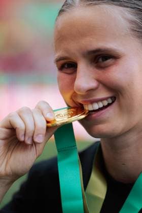 Cologne, Germany, May 1st 2025 Klara Buehl (17 Bayern Munich, r.) bites into her golden medal during the DFB-Pokal final match between FC Bayern Munich and SV Werder Bremen at RheinEnergieStadion, in Cologne, Germany. (Gabor Baumgarten SPP) Copyright: xGaborxBaumgartenx xSPPx spp-en-GaBaSp-2025-05-01_DFB Pokal Final_ FC Bayern Munich - SV Werder Bremen_01_6491