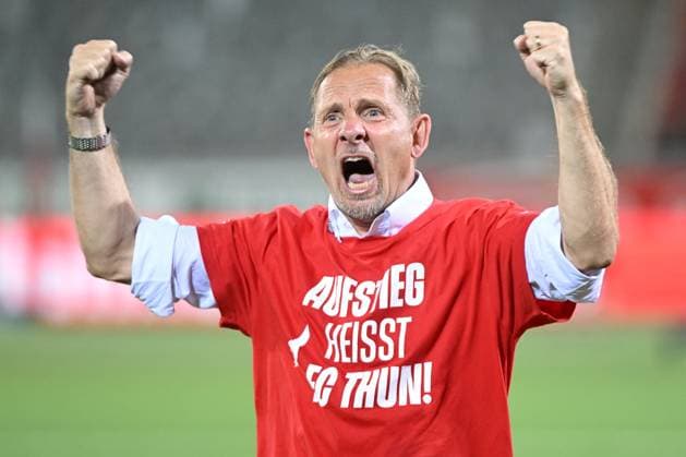 02 05 2025, Bern, Stockhorn Arena, Challenge League FC Thun FC Aarau, Thun Coach Mauro Lustrinelli is happy about the promotion Thun Stockhorn Arena Bern Switzerland Copyright: xJustPictures.ch ManuelxWinterbergerx jp-de-MaWi-MWI_2175