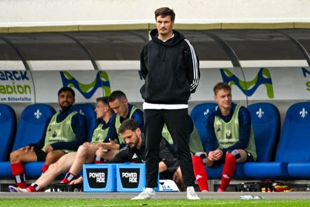Merlin Polzin Hamburger SV, Coach GER, SV Darmstadt 98 vs Hamburger SV, 2 Bundesliga, Football, Matchday 32, Season 2024 2025, 03 05 2025 DFL REGULATIONS PROHIBIT ANY USE OF PHOTOGRAPHS as IMAGE SEQUENCES and or QUASI VIDEO GER, SV Darmstadt 98 vs Hamburger SV, 2 Bundesliga, Football, Matchday 32, Season 2024 2025, 03 05 2025 Darmstadt Copyright: xEibner-Pressefoto FlorianxWiegandx EP_FWD