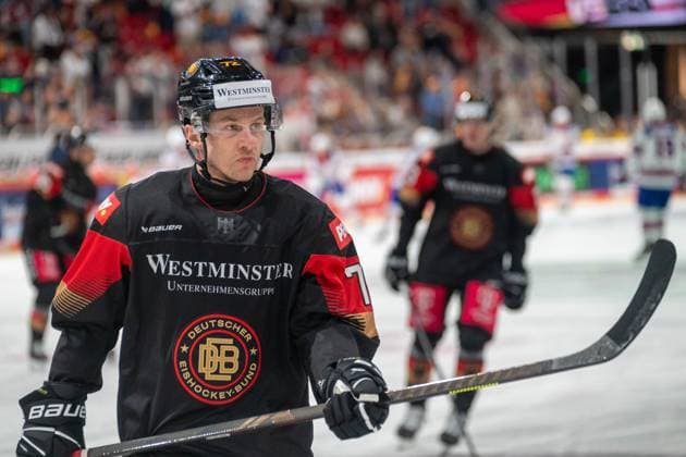 04 05 2025, ice hockey international, season 2024 2025, test match, Germany USA at the PSD Bank Dome in Duesseldorf Dominik Kahun German Ice Hockey Federation, 729 warming up Photo Kirchner Media Thomas Haesler Copyright: xKirchner-Media ThomasxHaeslerx