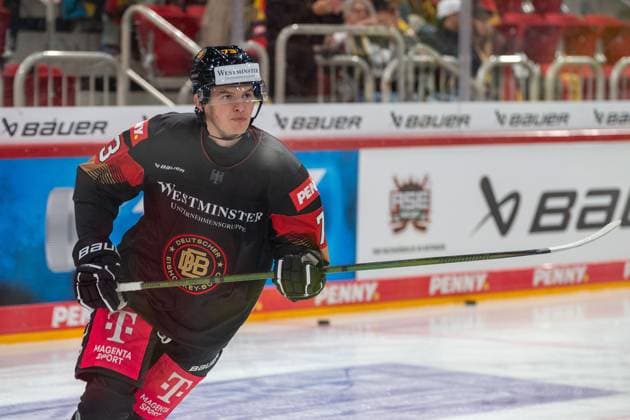 04 05 2025, ice hockey international, season 2024 2025, test match, Germany USA at the PSD Bank Dome in Duesseldorf Lukas Reichel German Ice Hockey Federation, 73 warming up Photo Kirchner Media Thomas Haesler Copyright: xKirchner-Media ThomasxHaeslerx