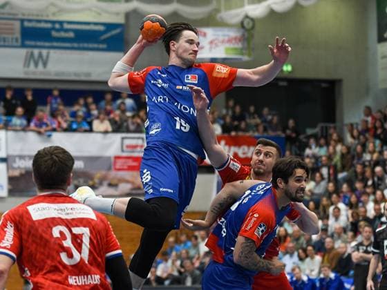 Robert Timmermeister HBW Balingen Weilstetten 19 , Dennis Szczesny TuSEM Essen 22 , Max Santos HBW Balingen Weilstetten 14 HBW Balingen Weilstetten vs TuSEM Essen, Handball, 2 Bundesliga, Season 2024 2025, Matchday 30, 04 05 2025, HBW Balingen Weilstetten vs TuSEM Essen, Handball, 2 Bundesliga, Season 2024 2025, Matchday 30, 04 05 2025 Balingen Copyright: xEibner-Pressefoto FlorianxSchustx EP_FSU