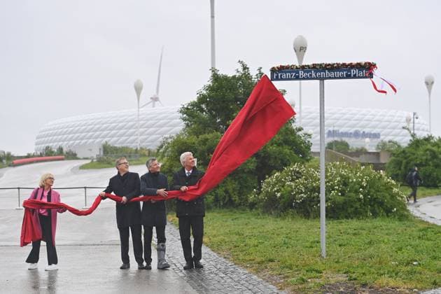 from left Heidi BECKENBAUER,Jan Christian DREESEN Chairman FCB ,Herbert HAINER President Bayern Muenchen ,Mayor Dieter REITER unveil the sign opening FRANZ BECKENBAUER PLATZ on 05 05 2025 officially opened in Munich