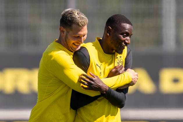 09 05 2025 Football Borussia Dortmunds public training session at the training ground in Brackel Dortmunds Niklas Süle laughs with Dortmunds Serhou Guirassy Copyright: xDavidxInderliedx