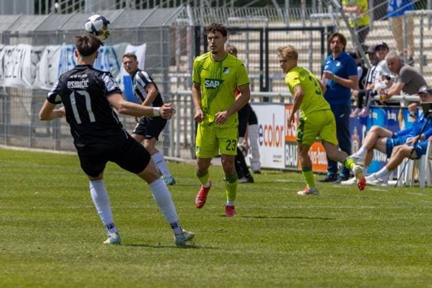 duel, duel, fight, tackle, duel, fight, tackle Admir Osmicic FC 08 Villingen, 17 and Can Karalas TSG Hoffenheim II , 23 GER, GER, FC 08 Villingen vs TSG Hoffenheim II, Soccer Oberliga, 33 Matchday, Season 2024 2025, 10 05 25 GER, GER, FC 08 Villingen vs TSG Hoffenheim II, Soccer Oberliga , 33 Matchday, Season 2024 2025, 10 05 25 Villingen Copyright: xEibner-Pressefoto KirstenxThiemannx