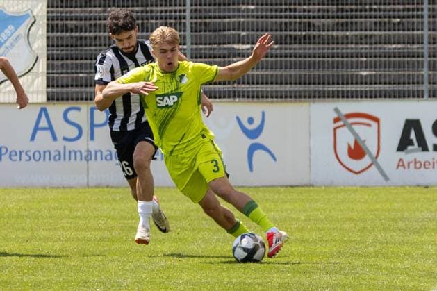 duel, duel, fight, tackle, duel, duel, fight, tackle Hennes Behrens TSG Hoffenheim II , 03 vs Mokhtar Boulachab FC 08 Villingen, 26 GER, GER, FC 08 Villingen vs TSG Hoffenheim II, Soccer Oberliga, 33 Matchday, Season 2024 2025, 10 05 25 GER, GER, FC 08 Villingen vs TSG Hoffenheim II, Soccer Oberliga , 33 Matchday, Season 2024 2025, 10 05 25 Villingen Copyright: xEibner-Pressefoto KirstenxThiemannx