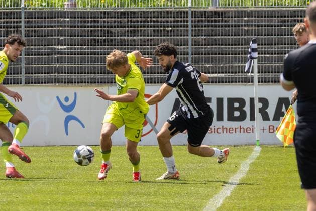 duel, duel, fight, tackle, duel, duel, fight, tackle Hennes Behrens TSG Hoffenheim II , 03 vs Mokhtar Boulachab FC 08 Villingen, 26 GER, GER, FC 08 Villingen vs TSG Hoffenheim II, Soccer Oberliga, 33 Matchday, Season 2024 2025, 10 05 25 GER, GER, FC 08 Villingen vs TSG Hoffenheim II, Soccer Oberliga , 33 Matchday, Season 2024 2025, 10 05 25 Villingen Copyright: xEibner-Pressefoto KirstenxThiemannx