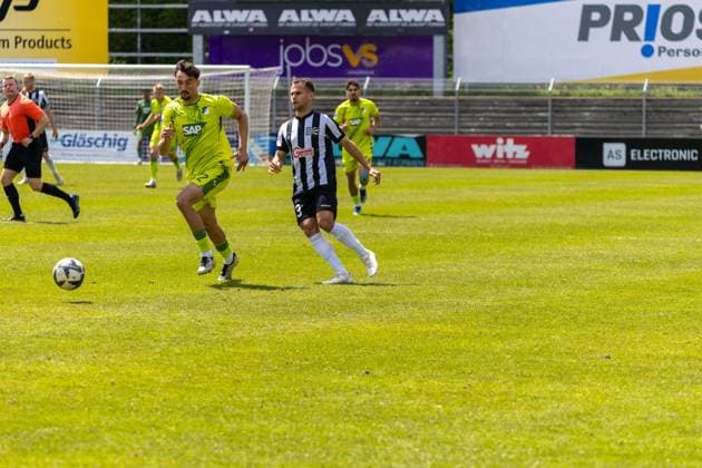 duel, duel, fight, tackle, duel, fight, tackle Arian Llugiqi TSG Hoffenheim II , 22 vs Christian Derflinger FC 08 Villingen, 13 GER, GER, FC 08 Villingen vs TSG Hoffenheim II, Soccer Oberliga, 33 Matchday, Season 2024 2025, 10 05 25 GER, GER, FC 08 Villingen vs TSG Hoffenheim II, Soccer Oberliga , 33 Matchday, Season 2024 2025, 10 05 25 Villingen Copyright: xEibner-Pressefoto KirstenxThiemannx
