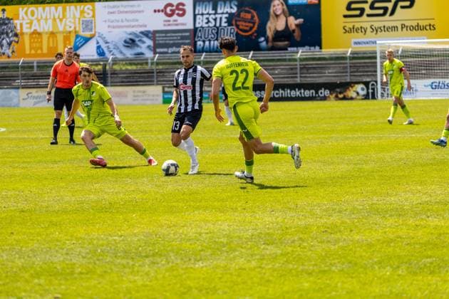 duel, duel, fight, tackle, duel, fight, tackle Arian Llugiqi TSG Hoffenheim II , 22 vs Christian Derflinger FC 08 Villingen, 13 GER, GER, FC 08 Villingen vs TSG Hoffenheim II, Soccer Oberliga, 33 Matchday, Season 2024 2025, 10 05 25 GER, GER, FC 08 Villingen vs TSG Hoffenheim II, Soccer Oberliga , 33 Matchday, Season 2024 2025, 10 05 25 Villingen Copyright: xEibner-Pressefoto KirstenxThiemannx