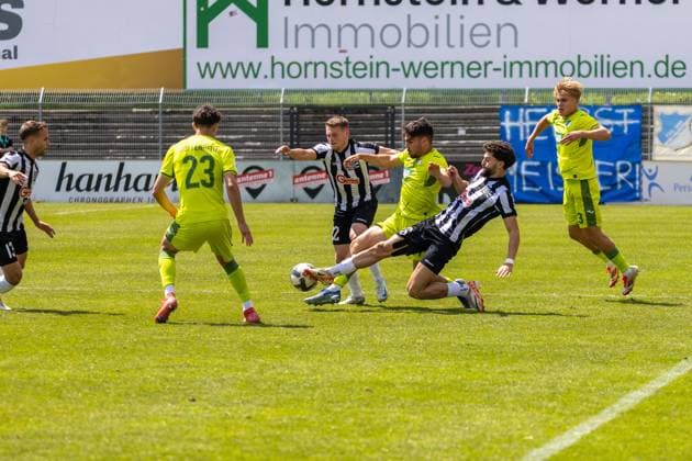duel, duel, fight, tackle, duel, duel, fight, tackle Leon Albrecht FC 08 Villingen, 22 , Mokhtar Boulachab FC 08 Villingen, 26 vs Düren Dagdeviren TSG Hoffenheim II , 24 GER, GER, FC 08 Villingen vs TSG Hoffenheim II, Soccer Oberliga, Matchday 33, Season 2024 2025, 10 05 25 GER, GER, FC 08 Villingen vs TSG Hoffenheim II, Soccer Oberliga , Matchday 33, Season 2024 2025, 10 05 25 Villingen Copyright: xEibner-Pressefoto KirstenxThiemannx