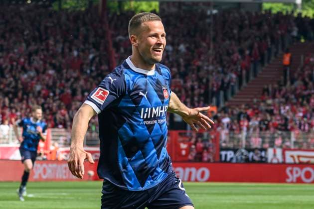 in the picture from l Adrian Beck 1 FC Heidenheim 1846, 21 , goal, hit, jubilation, goal celebration, joy, enthusiasm, celebrates, after 0 1, GER, Berlin, 1 FC Union Berlin vs 1 FC Heidenheim 1846, 1 Bundesliga, football, DFB, season 2024 2025, Alte Foersterei, matchday, DFB DFL REGULATIONS PROHIBIT ANY USE OF PHOTOGRAPHS AS IMAGE SEQUENCES AND OR QUASI VIDEO, 10 05 2025 Copyright: HMBxMedia UwexKoch