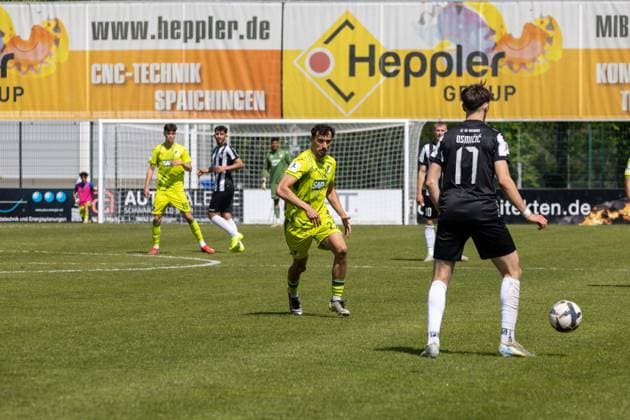 duel, duel, fight, tackle, duel, duel, fight, tackle Admir Osmicic FC 08 Villingen, 17 vs Arian Llugiqi TSG Hoffenheim II , 22 GER, GER, FC 08 Villingen vs TSG Hoffenheim II, Soccer Oberliga, 33 Matchday, Season 2024 2025, 10 05 25 GER, GER, FC 08 Villingen vs TSG Hoffenheim II, Soccer Oberliga , 33 Matchday, Season 2024 2025, 10 05 25 Villingen Copyright: xEibner-Pressefoto KirstenxThiemannx