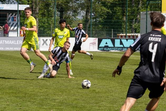 duel, duel, fight, tackle, duel, duel, fight, tackle Marcel Soelder FC 08 Villingen, 10 , Aleksei Carnier TSG Hoffenheim II , 25 and Linus Weik TSG Hoffenheim II , 14 GER, GER, FC 08 Villingen vs TSG Hoffenheim II, Soccer Oberliga, 33 Matchday, Season 2024 2025, 10 05 25 GER, GER, FC 08 Villingen vs TSG Hoffenheim II, Soccer Oberliga , 33 Matchday, Season 2024 2025, 10 05 25 Villingen Copyright: xEibner-Pressefoto KirstenxThiemannx