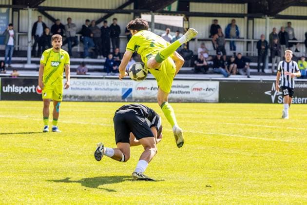 duel, duel, fight, tackle, duel, duel, fight, tackle Aleksei Carnier TSG Hoffenheim II , 25 vs Jonas Braendle FC 08 Villingen, 11 GER, GER, FC 08 Villingen vs TSG Hoffenheim II, Football Oberliga, 33 Matchday, Season 2024 2025, 10 05 25 GER, GER, FC 08 Villingen vs TSG Hoffenheim II, Football Oberliga , 33 Matchday, Season 2024 2025, 10 05 25 Villingen Copyright: xEibner-Pressefoto KirstenxThiemannx