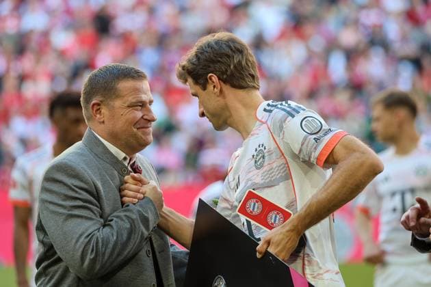 Max Eberl FC Bayern Muenchen, Chief Sports Officer with Thomas Mueller FC Bayern Muenchen, 25 , GER, FC Bayern Muenchen vs Borussia Moenchengladbach, Football, Bundesliga, 33 Matchday, Season 2024 2025, 10 05 2025, DFL DFB REGULATIONS PROHIBIT ANY USE OF PHOTOGRAPHS as IMAGE SEQUENCES and or QUASI VIDEO, GER, FC Bayern Muenchen vs Borussia Moenchengladbach, Football, Bundesliga, 33 Matchday, Season 2024 2025, 10 05 2025 Muenchen Copyright: xEibner-Pressefoto JennixMaulx EP_JML