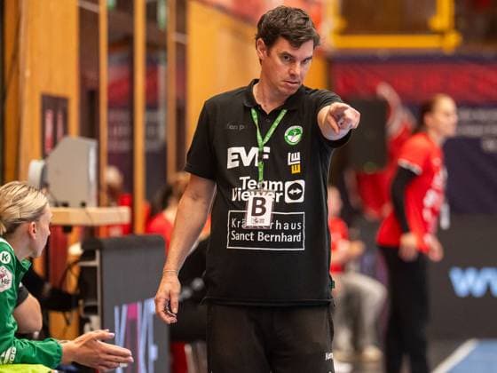 Nico Kiener, Head Coach Frisch Auf Women gives instructions to his players, HSG Bensheim Auerbach vs Frisch Auf Goeppingen, Handball, 1 Bundesliga, Play Offs, Season 2024 2025, 10 05 2025 HSG Bensheim Auerbach vs Frisch Auf Goeppingen, Handball, 1 Bundesliga, Play Offs, Season 2024 2025, 10 05 2025 Bensheim Copyright: xMichaelxSchmidt Eibner-Pressefotx EP_MST