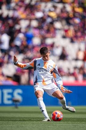 Spanish LaLiga EA Sports: FC Barcelona, Barca v Real Madrid CF in Barcelona, Spain. Barcelona, Spain, 11, May, 2025. Real Madrid CF player Arda Guler (15) warming up during LaLiga EA Sports match El Clasico between FC Barcelona and Real Madrid CF in Olympic Stadium Lluis Companys, Barcelona, Spain, on May 11, 2025. Barcelona Olympic Stadium Lluis Companys Barcelona Spain