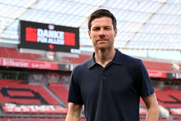 11 05 2025, xjrdrx, Soccer 1 Bundesliga, Bayer 04 Leverkusen Borussia Dortmund v l Coach Xabi Alonso Bayer Leverkusen in the background on the scoreboard is Thank you for everything DFL DFB REGULATIONS PROHIBIT ANY USE OF PHOTOGRAPHS as IMAGE SEQUENCES and or QUASI VIDEO Leverkusen