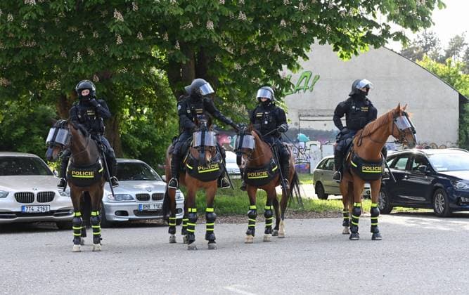 Finale ceskeho fotbaloveho poharu MOL Cupu: SK Sigma Olomouc - AC Sparta Praha, 14. kvetna 2025, Olomouc. Policejni hlidka na konich. (CTKxPhoto LudekxPerina) CTKPhotoP2025051407403  CTKPhotoP2025051407403