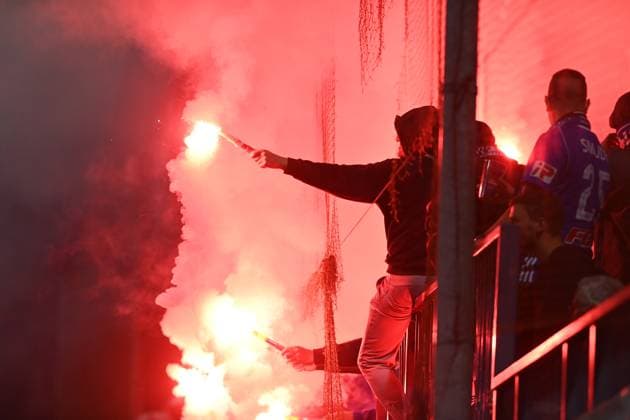 Finale ceskeho fotbaloveho poharu MOL Cupu: SK Sigma Olomouc - AC Sparta Praha, 14. kvetna 2025, Olomouc. Fanousci Olomouce zapalili pyrotechniku. (CTKxPhoto LudekxPerina) CTKPhotoP2025051409579  CTKPhotoP2025051409579