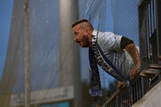 Finale ceskeho fotbaloveho poharu MOL Cupu: SK Sigma Olomouc - AC Sparta Praha, 14. kvetna 2025, Olomouc. Fanousek nespokojeny s rozhodnutim sudiho. (CTKxPhoto LudekxPerina) CTKPhotoP2025051409680  CTKPhotoP2025051409680