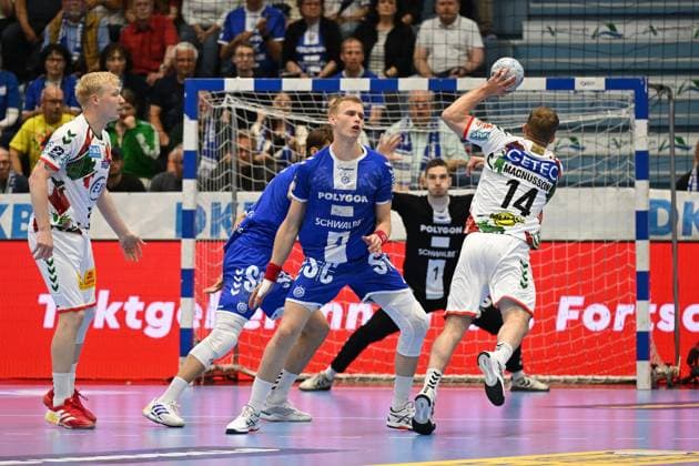 Omar Ingi Magnusson SC Magdeburg 14 vs Ellidi Vidarsson VfL Gummersbach 4 VfL Gummersbach vs SC Magdeburg, Handball, Daikin 1 Bundesliga, Matchday 29, Season 2024 2025, Schwalbe Arena Gummersbach, 15.05 2025 VfL Gummersbach vs SC Magdeburg, Handball, Daikin 1 Bundesliga, Matchday 29, Season 2024 2025, Schwalbe Arena Gummersbach, 15.05 2025 Gummersbach Copyright: xEibner-Pressefoto JuergenxAugstx EP_JAT
