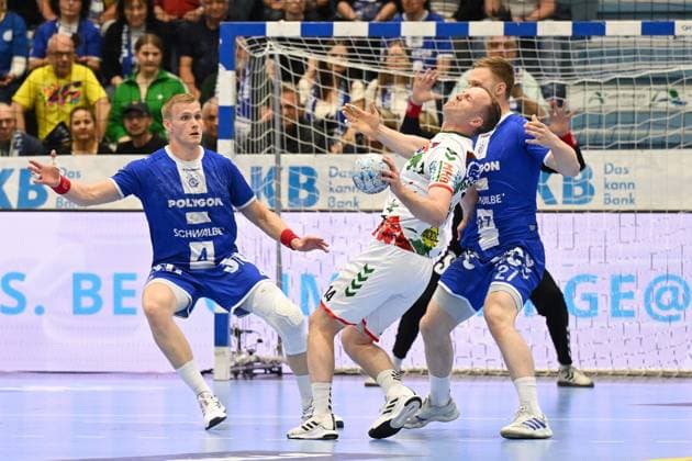 Omar Ingi Magnusson SC Magdeburg 14 vs Ellidi Vidarsson VfL Gummersbach 4 and Kristjan Horzen VfL Gummersbach 27 VfL Gummersbach vs SC Magdeburg, Handball, Daikin 1 Bundesliga, Matchday 29, Season 2024 2025, Schwalbe Arena Gummersbach, 15.05 2025 VfL Gummersbach vs SC Magdeburg, Handball, Daikin 1 Bundesliga, 29 Matchday, Season 2024 2025, Schwalbe Arena Gummersbach, 15.05 2025 Gummersbach Copyright: xEibner-Pressefoto JuergenxAugstx EP_JAT
