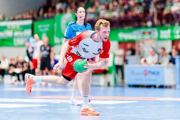 Sascha Pfattheicher HBW Balingen Weilstetten, 30 on seven-meter 7-meter throw GER, GWD Minden vs HBW Balingen Weilstetten, Handball, 2 Bundesliga, Matchday 31, Season 2024 2025, 16 05 2025 GER, GWD Minden vs HBW Balingen Weilstetten, Handball, 2 Bundesliga, Matchday 31, Season 2024 2025, 16 05 2025 Luebbecke Copyright: xEibner-Pressefoto JanxRollingerx EP_JSK