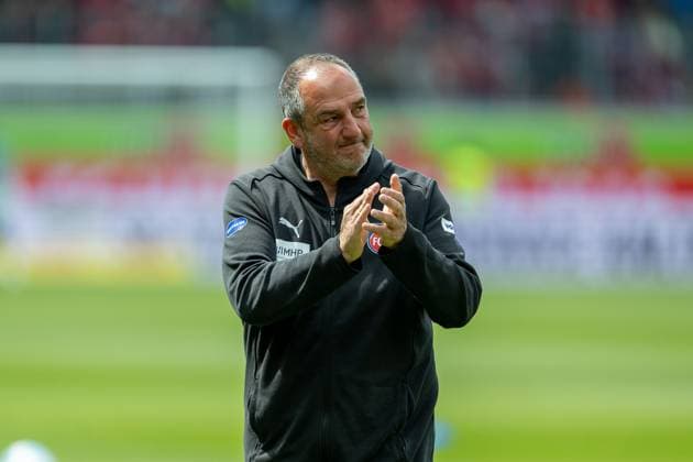 Frank Schmidt FC Heidenheim, Head Coach , is disappointed, dissatisfied, GER, 1 FC Heidenheim vs Werder Bremen, Football, Bundesliga, Matchday 34, Season 2024 2025, 17 05 2025, DFL DFB REGULATES PROHIBIT ANY USE OF PHOTOGRAPHS AS IMAGE SEQUENCES AND OR QUASI VIDEO, GER, 1 FC Heidenheim vs Werder Bremen, Football, Bundesliga, Matchday 34, Season 2024 2025, 17 05 2025 Heidenheim Copyright: xEibner-Pressefotox EP_EER