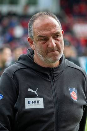 Frank Schmidt FC Heidenheim, Head coach is disappointed, dissatisfied at half-time, GER, 1 FC Heidenheim vs Werder Bremen, Football, Bundesliga, Matchday 34, Season 2024 2025, 17 05 2025, DFL DFB REGULATES PROHIBIT ANY USE OF PHOTOGRAPHS AS IMAGE SEQUENCES AND OR QUASI VIDEO, GER, 1 FC Heidenheim vs Werder Bremen, Football, Bundesliga, Matchday 34, Season 2024 2025, 17 05 2025 Heidenheim Copyright: xEibner-Pressefotox EP_EER