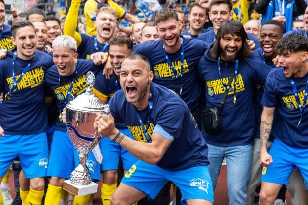 Erfurt , 180525 , Soccer Regionalliga Nordost FC Rot Weiss Erfurt Lok Leipzig in the picture Lok Leipzig celebrates the championship of the Regionalliga Nordost , with trophy presentation to captain Djamal Ziane , championship celebration , championship trophy