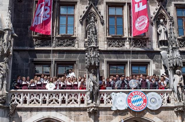 The two teams celebrate the championships and the womens cup victory on the balcony of Munich City Hall with their trophies Reception and championship ceremony FC Bayern Muenchen men and women, football, Bundesliga, 2024 2025 season, 18 05 2025 Reception and championship ceremony FC Bayern Muenchen men and women, football, Bundesliga, 2024 2025 season, 18 05 2025 Munich Copyright: xEibner-Pressefoto HeikexFeinerx EP_HFR