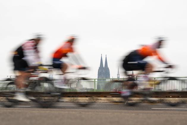 Cycling, 107 Rund um Köln, 18 05 2025 The Everyman on the Severinsbrücke Cologne North Rhine-Westphalia Germany Copyright: xMarcelxHilgerx