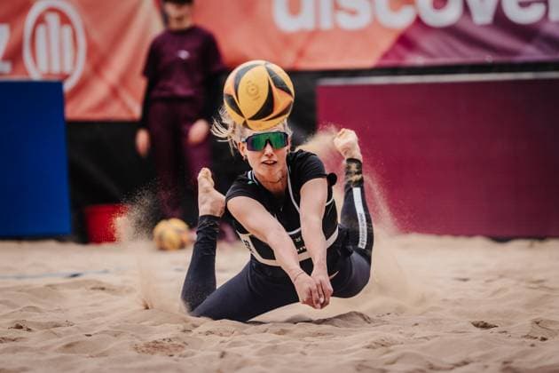 Beach volleyball women Allianz German Beach Tour 2025 Tourstop Düsseldorf 18 05 2025 Tabea Schwarz jumps to the ball Düsseldorf Robert Lehr Ufer North Rhine-Westphalia Germany