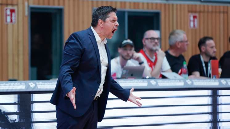 In the picture Head Coach Sasa Filipovski Wuerzburg Baskets cheers on his team 21 05 2025,FIT One Wuerzburg Baskets vs Basketball Loewen Braunschweig, easyCredit BBL Playoffs, 2 game, Germany, 97070, tectake Arena, Copyright: HMBxMedia xJulienxBecker