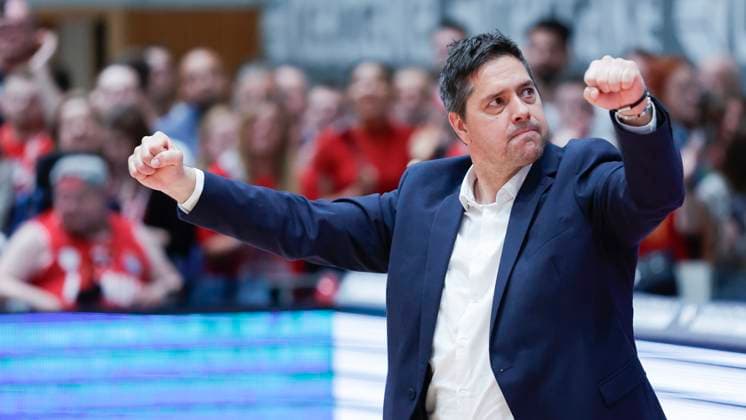 In the picture Head Coach Sasa Filipovski Wuerzburg Baskets cheers about the victory 21 05 2025,FIT One Wuerzburg Baskets vs Basketball Loewen Braunschweig, easyCredit BBL Playoffs, 2 game, Germany, 97070, tectake Arena, Copyright: HMBxMedia xJulienxBecker