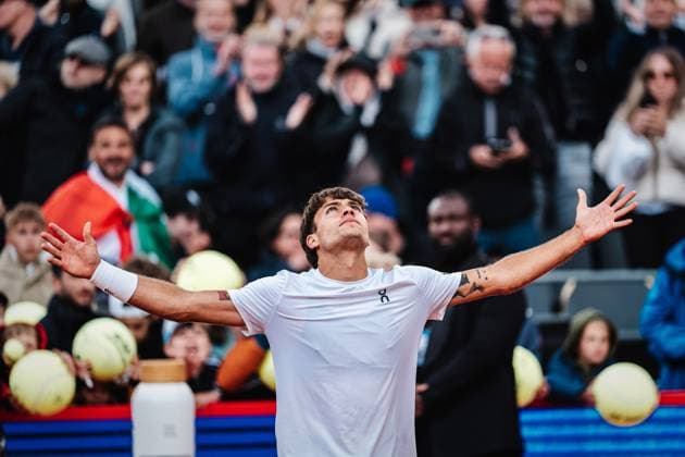 Tennis Men bitpanda Hamburg Open ATP 500 Tomas Etcheverry ARG vs Flavio Cobolli ITA 23 05 2025 Flavio Cobolli wins the match and cheers Hamburg Tennisstadion am Rothenbaum Hamburg Germany