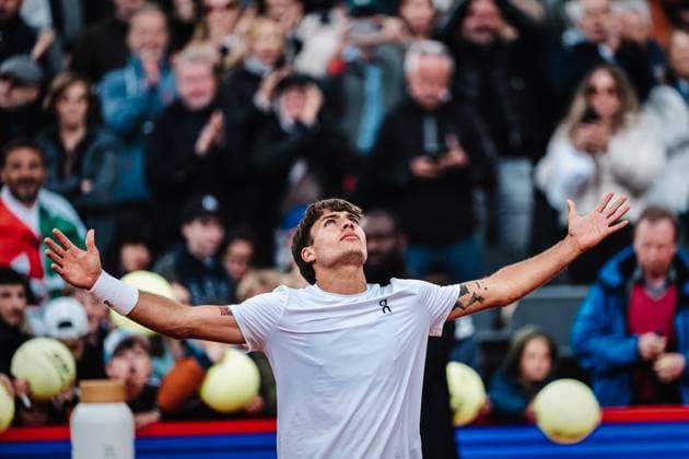 Tennis Men bitpanda Hamburg Open ATP 500 Tomas Etcheverry ARG vs Flavio Cobolli ITA 23 05 2025 Flavio Cobolli wins the match and cheers Hamburg Tennisstadion am Rothenbaum Hamburg Germany