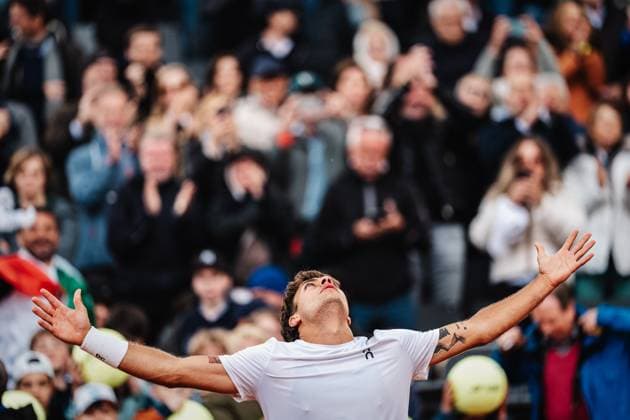 Tennis Men bitpanda Hamburg Open ATP 500 Tomas Etcheverry ARG vs Flavio Cobolli ITA 23 05 2025 Flavio Cobolli wins the match and cheers Hamburg Tennisstadion am Rothenbaum Hamburg Germany