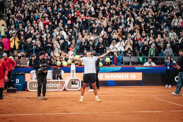 Tennis Men bitpanda Hamburg Open ATP 500 Tomas Etcheverry ARG vs Flavio Cobolli ITA 23 05 2025 Flavio Cobolli wins the match and cheers Hamburg Tennisstadion am Rothenbaum Hamburg Germany