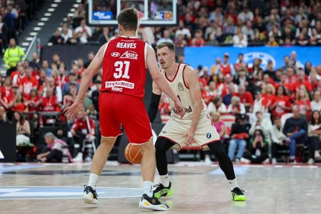 Andreas Obst FC Bayern Basketball, 13 with ball with Spencer Reaves Syntainics MBC, 31 , GER, FC Bayern Basketball vs SYNTAINICS MBC, Basketball, easycredit Basketball Bundesliga, BBL, Playoffs, Quarterfinals, Season 2024 2025, 24 05 2025, GER, FC Bayern Basketball vs SYNTAINICS MBC, Basketball, easycredit Basketball Bundesliga, BBL, Playoffs, Quarterfinals, Season 2024 2025, 24 05 2025 Munich Copyright: xEibner-Pressefoto JennixMaulx EP_JML